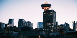 ‘A World Away’ es el nuevo y esperado álbum de Ekali Ekali a world away