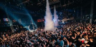 El cartel del aniversario de CODE sorprende y abarca varios estilos y tendencias