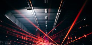 CODE 147 firma otro lleno para los libros de historia de Fabrik