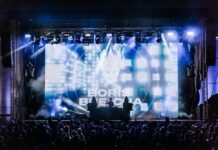 9000 personas asisten a la rave en la fábrica de Tesla en Berlín