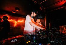 Los españoles Kloos y Fissure sorprenden con su colaboración de melodic techno ‘Watching Me’