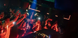 Pisamos por primera vez la pista de The Bassement Club en la vuelta de Nox Club