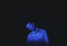 Totally Enormous Extinct Dinosaurs siente y baila en su segundo álbum, ‘When the Lights Go’ Totally Enormous Extinct Dinosaurs album When The Lights Go