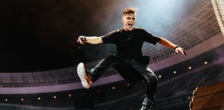 Martin Garrix da continuidad a su alias AREA21 con ‘Happy’