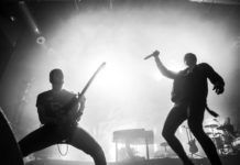 Sudor, energía y mucho punk: The Bloody Beetroots arrasan Barcelona