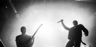 Sudor, energía y mucho punk: The Bloody Beetroots arrasan Barcelona