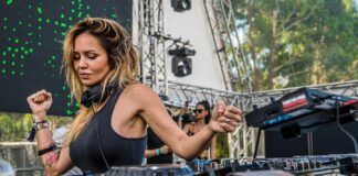 Deborah De Luca lanza su segundo álbum, ‘She Sleeps’ Deborah De Luca She Sleeps