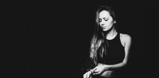 Verano a ritmo de techno a manos de Deborah De Luca, quien presenta su nuevo single ‘Waiting For You’ Deborah Waiting