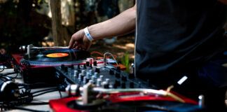 DJs de techno maestros del vinilo 5 DJs de techno maestros del vinilo