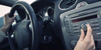 Escuchar electrónica al volante podría no ser tan bueno como crees escuchar electronica al volante