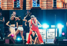 Robbie Williams demostró ser el rey del entretenimiento en Icónica Santalucía Sevilla Fest robbie williams icónica