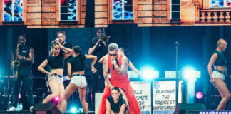 Robbie Williams demostró ser el rey del entretenimiento en Icónica Santalucía Sevilla Fest robbie williams icónica
