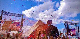Glastonbury 2024: Noticias, cartel y entradas Pyramid Stage Picture at Glastonbury